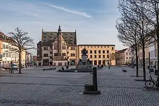 Südseite.Altes-, Neues Rathaus und  Rückert-Denkmal.2017
