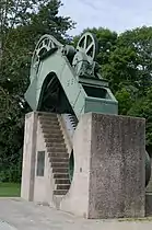 dto.,Walzenwehr-Aufzug(1903)(Denkmal von 1965)