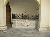 Brunnen im Schweizerhof von 1552, Kaiserstein