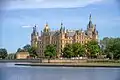 Schweriner Schloss von der Schwimmenden Wiese