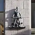 Figur links vom Eingang (2009)