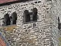 Biforien, Riss im Turm