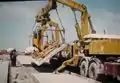 Das Betonteil haftet und wird abgehoben