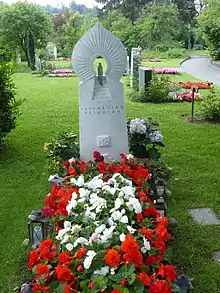 Selvarajan Yesudian (1916–1998) Yoga-Lehrer, Gründer von Yoga Schulen, Autor von Yoga Bücher. Grab auf dem Friedhof Witikon, Zürich