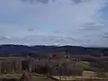 Blick von der Turmruine zu den Monts d'Auvergne