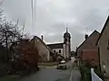 Rue du Lavoir mit Blick zur Kirche Saint-Didier