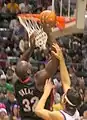 Shaquille O’Neal bei einem Overhand-Korbleger