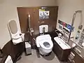 Rollstuhlgerechte Toilette der japanischen Shinkansen-REihe E6