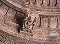 vierarmiger musizierender Gana im Shiva-Tempel von Bhojpur, Madhya Pradesh (um 1050)