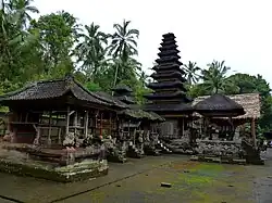 Schreine im Tempel (Pura) Kehen