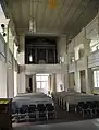Kircheninneres mit Orgel