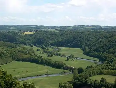 Siegtal zwischen Eitorf-Merten und Hennef-Bülgenauel mit der hier eingleisigen Siegstrecke