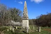 Der Obelisk am Zugangsbereich