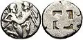 Thasitischer Silber-Stater: Silen und Nymphe, etwa 435–411 v. Chr. (Le Rider: Thasiennes 6), SNG Copenhagen 209034 (21&nbsp;mm, 8,57&nbsp;g), dritte Silenprägung