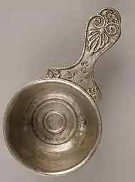 Die Kasserolle, links Komplettansicht, rechts Stempel