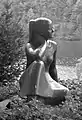 Sitzendes Mädchen, Bronze, H 120 cm, 1962, Werkkatalog Nr. 164, Standort: Eglisau
