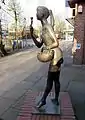 Eliza, Bronzeskulptur in Hamburg-Volksdorf von 1985