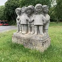 Skulptur Neunlinge bzw. UNICEF in Kiel-Suchsdorf (1967)