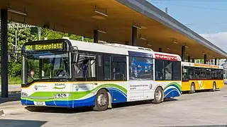 Busstation und Stadtbus