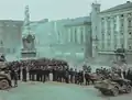 Säule am Hauptplatz mit demontiertem Schmuck (Mai 1945)