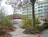 Spielplatz vor 6-Geschosser (2021)