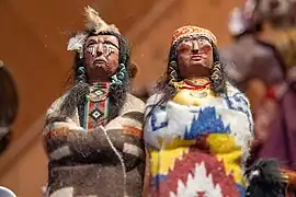 Souvenirpuppen von Indigenen