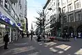Spitalerstraße in Hamburg mit Petrikirche im Hintergrund