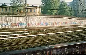 Wandgemälde von OZ aus den frühen 90er Jahren am Hamburger Hauptbahnhof. An dieser Stelle ist OZ verunglückt