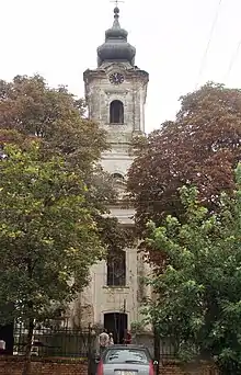 Westfassade der Kirche Hl. Großmärtyrer Georg