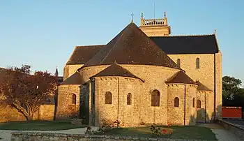 Außenansicht der Klosterkirche Saint-Gildas-en-Rhuys