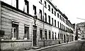 St. Anna-Stift, Ritterstraße 20–22, die Portalfigur der Heiligen Anna (1872) wurde im Zweiten Weltkrieg zerstört.
