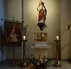 Linker Seitenaltar mit Tabernakel