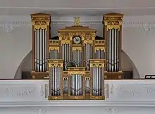 Orgelprospekt von Jodokus Wilhelm in St. Fridolin (Lörrach) (1829) mit antikischen Zierelementen