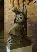 Der Engel für St. Johannis (Harvestehude) von Aloys Denoth (links)