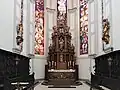 Chorsicht mit Hochaltar und Meistermann-Fenstern
