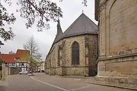 Blick auf Chor und Mausoleum