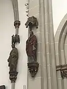 Apostelfiguren im Chor