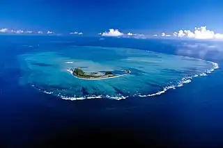 Luftaufnahme des Atolls, die Insel Saint-François vorne