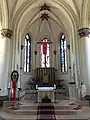 Blick zur Apsis mit Nothelferaltar