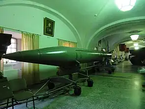 R-11FM-Rakete im Militärgeschichtlichen Museum der Artillerie, des Ingenieurwesens und der Nachrichtentechnik in Sankt Petersburg