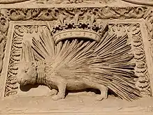 Stachelschwein, das Wappentier Ludwigs, über einem Eingang von Schloss Blois