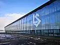 Fassade mit dem Logo des FC Lausanne-Sport (Januar 2021)