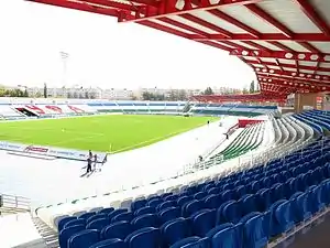 Das Neftjanik-Stadion (September 2015)