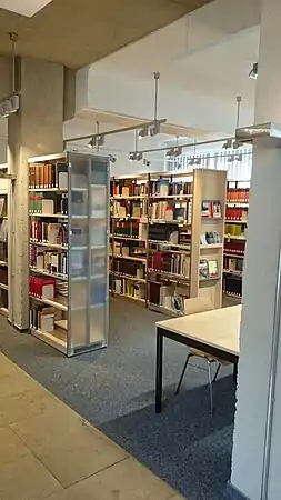 Präsenzbibliothek und