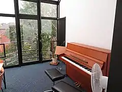 Musikzimmer mit Klavier