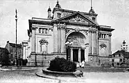 Stadttheater um 1900, die bronzene Büste Grillos befand sich über dem Haupteingang