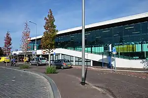 Vorderseite des Bahnhofs (2018)