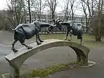 Zwei Ziegen auf einer Brücke Berlin (1977)