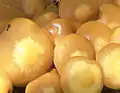 Typisches Merkmal der Stockschwämmchen-Hüte ist die hygrophane Zone, die den trockenen Buckel ringförmig umgibt