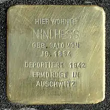Gedenkstein für Nini Hess vor dem Haus Unter den Eichen 7